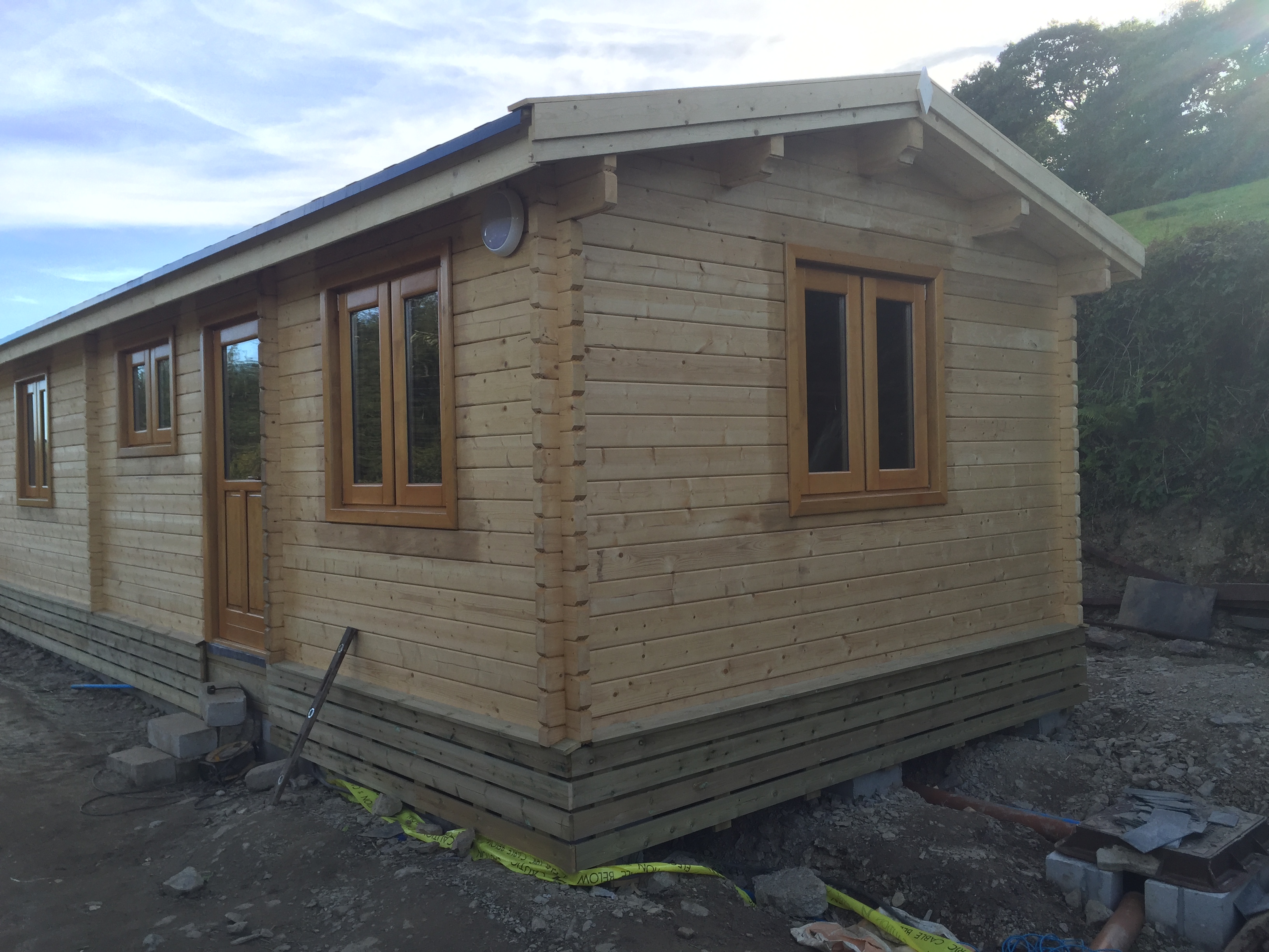 Mobile unit log cabin, 10.4m x 3.9m, Liskeard, Cornwall